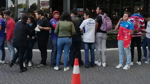 La plantilla de Cruz Azul ingresó por la puerta trasera del hotel y evitó a los fanáticos.
