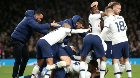 Una roja cambió el partido y Tottenham le ganó el duelo al Manchester City