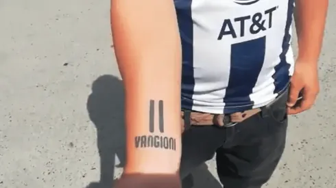 Seguidor de Rayados se tatuó el número de Vangioni