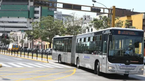 El Metropolitano atraviesa Lima.
