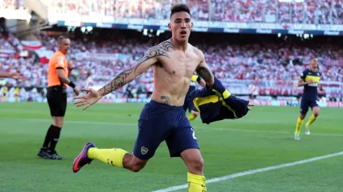 Centurión mostró las dos camisetas de River que tiene dentro de su museo