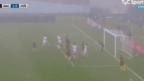 Como argentino en la neblina: golazo de Bergessio, que puso el 1 a 0 para Nacional