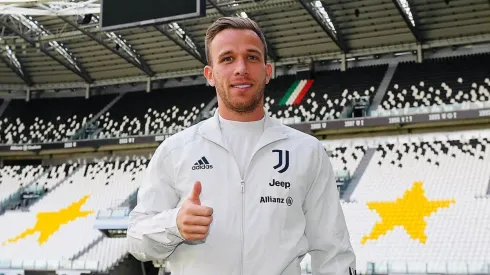 Arthur llegó a Juventus, elogió a Cristiano Ronaldo y tentó a Suárez