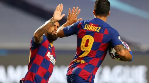 Foto de Luis Suárez y Arturo Vidal.
