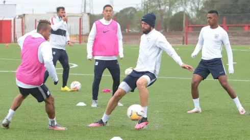 Alianza Lima llegó este lunes a Montevideo.
