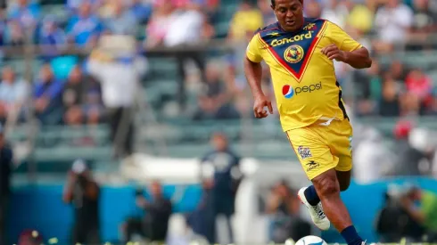 Carlos Santos cruzó a Mauricio Ymay y a Paco Gabriel de Anda.