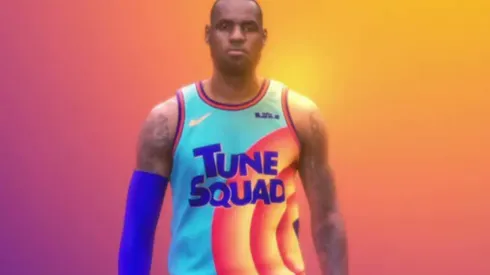 LeBron James con el uniforme de la película Space Jam: A New Legacy (https://us.marca.com/)
