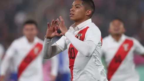 Quevedo jugó en la Selección Peruana, tanto en menores como la mayor.
