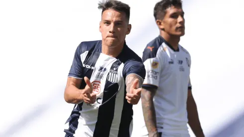 Talleres aguantó con 10 y le ganó a Independiente después de 17 años