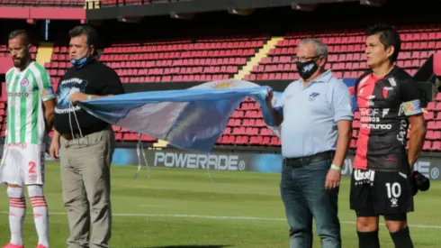 Colón mantuvo el invicto con un aburrido empate ante Argentinos