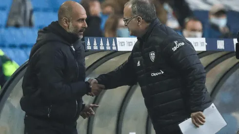 Guardiola, sobre Bielsa: "Denle el Manchester City y verán como gana trofeos"