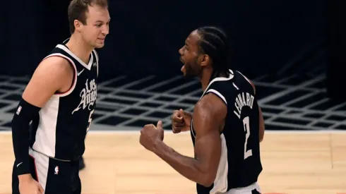 Kawhi Leonard y Luke Kennard en la victoria de Clippers.
