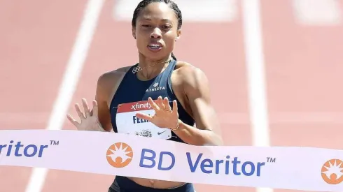 Allyson Felix vuela en los 400 metros