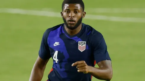 Mark McKenzie, víctima de insultos racistas.