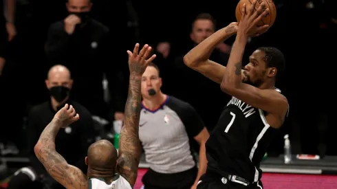 Durant pudo ganarlo con este tiro, pero lo empató.