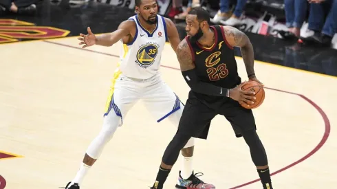 LeBron James y Kevin Durant en las Finales de la NBA 2018. (Foto:Getty)