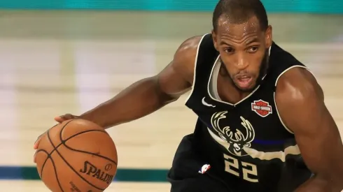 Khris Middleton es el jugador número 11 que se une al equipo (Getty Images)
