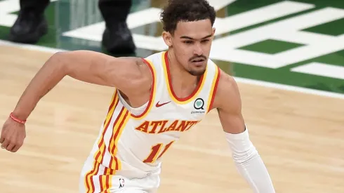 Trae Young destruyó a los Bucks con las flotadoras.
