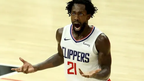 Patrick Beverley dejó ver la frustración por la superioridad de los Suns (Getty Images)
