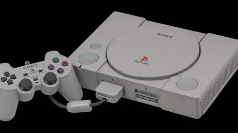 Encuentra una PS1 sin abrir en el ático de su abuelo
