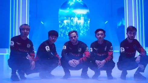 100 Thieves evita el backdoor y triunfa ante DFM en Worlds 2021