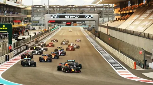 La postal de la recta principal de Yas Marina, en 2020, en una largada de la cual todo el mundo aguarda (Foto: Getty Images).