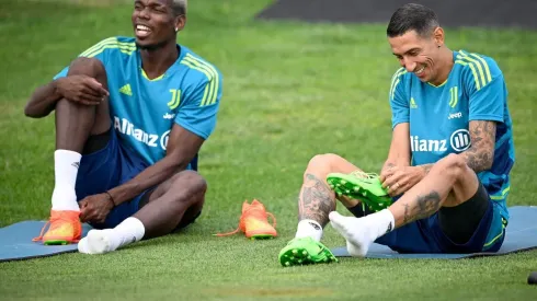 Paul Pogba y Ángel Di María en el primer entrenamiento con Juventus.
