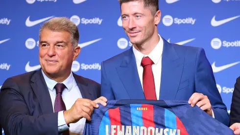 Joan Laporta y Robert Lewandowski en Barcelona.
