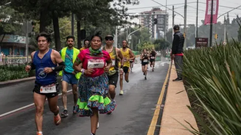 Récords de circuito, corredores raramuris y más de 20.000 participantes en los 42k de CDMX