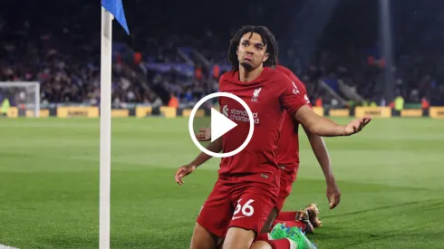 VIDEO | ¡La colgó en un ángulo! Exquisito gol de tiro libre de Alexander-Arnold