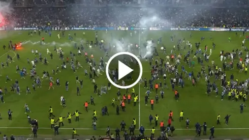 Insólito: Hinchas de Le Havre invaden el campo y festejan el ascenso a Ligue 1 antes de tiempo
