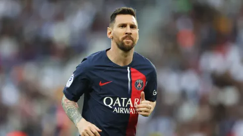 Lionel Messi tiene para esta semana para definir si acepta la propuesta del Al-Hilal. (Photo by Julian Finney/Getty Images)