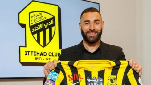 Benzema fue presentado como nuevo jugador de Al-Ittihad.
