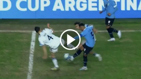 Matteo Prati se salvó de la expulsión en la Final del Mundial Sub 20.
