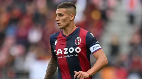 El futbolista de 24 años sumó 38 partidos en la reciente temporada del Bologna
