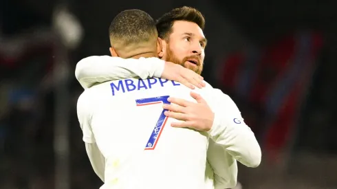 Messi y Mbappé, buenos compañeros en PSG.

