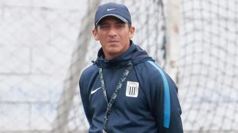 Chicho Salas feliz por eliminación de Alianza Lima.
