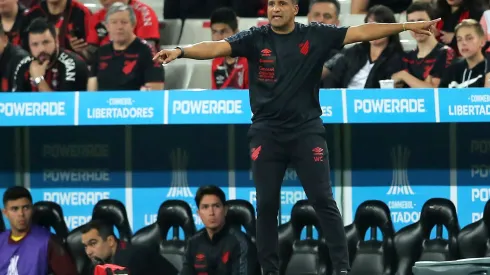 CURITIBA, BRAZIL – JUNE 27: Coach of Athletico Paranaense Wesley Carvalho gestures during the Copa CONMEBOL Libertadores 2023 group G match between Athletico Paranaense and Alianza Lima at Ligga Arena on June 27, 2023 in Curitiba, Brazil. (Photo by Heuler Andrey/Getty Images)
