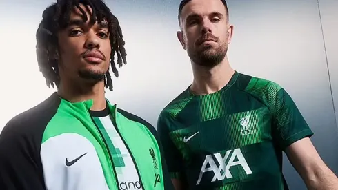 Liverpool presentó su camiseta suplente para la Temporada 2023/24
