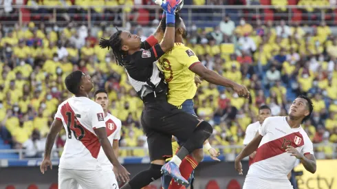 BARRANQUILLA, COLOMBIA – JANUARY 28: Pedro Gallese goalkeeper of Peru jumps to save the ball against Miguel Borja of Colombia during a match between Colombia and Peru as part of FIFA World Cup Qatar 2022 Qualifiers at Roberto Melendez Metropolitan Stadium on January 28, 2022 in Barranquilla, Colombia. (Photo by Gabriel Aponte/Getty Images)
