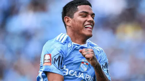 Cristal toma la punta del Clausura con este Blooper