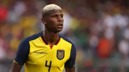 Lo frenó solo: Robert Arboleda brilló contra Endrick, futuro crack del Real Madrid