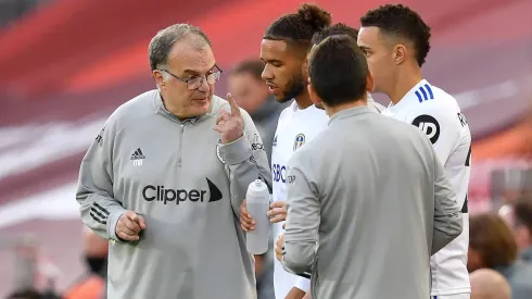 Tyler Roberts sufrió con las locuras de Bielsa y en un partido duró solo 30 minutos en cancha. 
