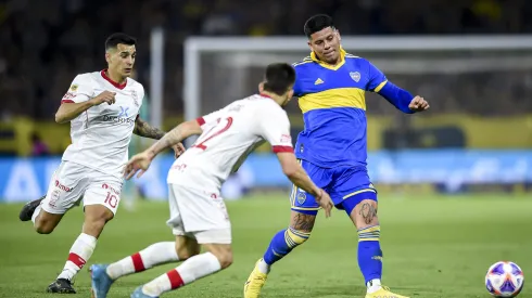 BUENOS AIRES, ARGENTINA – SEPTEMBER 19: Marcos Rojo of Boca Juniors kicks the ball during a match between Boca Juniors and Huracan as part of Liga Profesional 2022 at Estadio Alberto J. Armando on September 19, 2022 in Buenos Aires, Argentina. (Photo by Marcelo Endelli/Getty Images)
