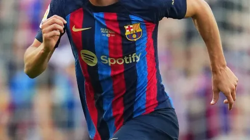 El lateral de 20 años llega a reforzar el puesto que dejará vacante Julián Araujo