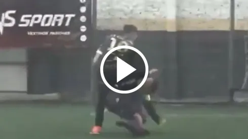 Video viral de una patada criminal a un árbitro