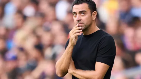 Xavi tiene al reemplazante ideal de Busquets en el Barcelona (Photo by Alex Caparros/Getty Images)