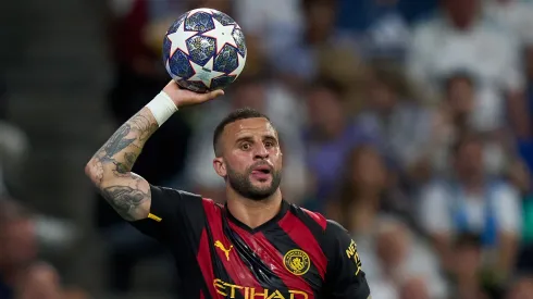 El contrato a largo plazo por el lateral inglés molestó a los referentes de su misma edad, quienes han recibido un trato diferente del club.