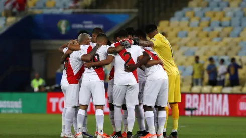 RIO DE JANEIRO, BRAZIL – JUNE 18: Players of Peru huddle prior to the Copa America Brazil 2019 group A match between Bolivia and Peru at Maracana Stadium on June 18, 2019 in Rio de Janeiro, Brazil. (Photo by Bruna Prado/Getty Images)