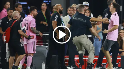 Martino detuvo a un invasor que iba a buscar a Messi y evitó el tenso momento